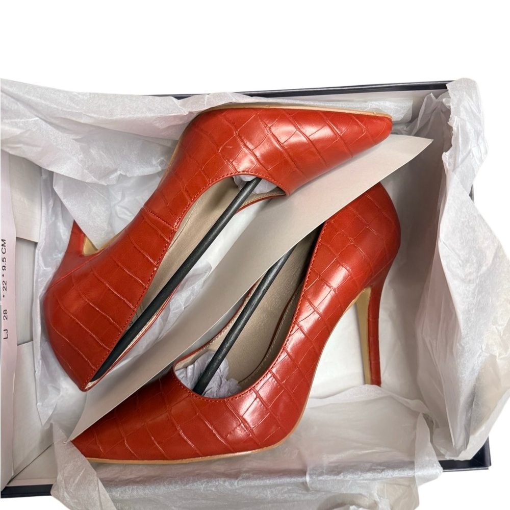 NWB French Connection Red Croc-Pattern Pumps Size 8 - Picture 6 of 7